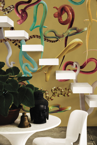 Snakes storm Londonart