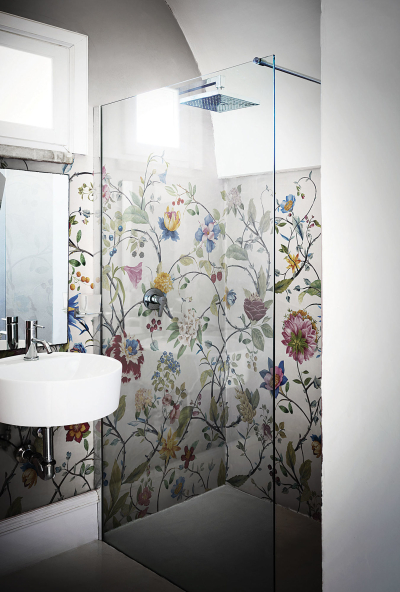 Flowery hug Londonart