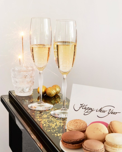 100 Points Champagne Glass Lalique & James Suckling